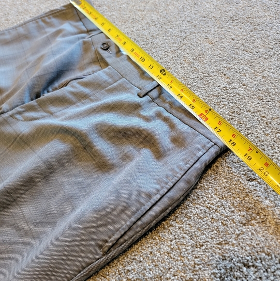 Ermenegildo Zegna 2-Piece Suit, Beige Checks, Size 42R - Picture 13 of 15